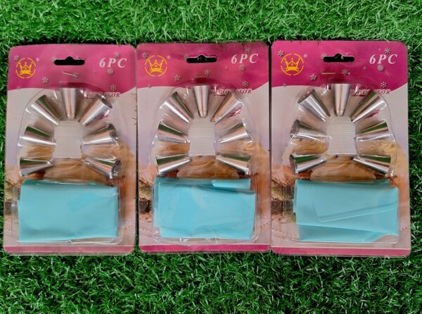 Nozzle with piping bag