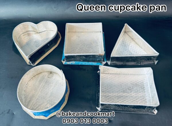 Queen cupcake pan