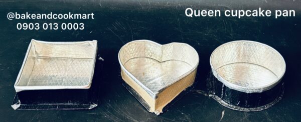 Queen cupcake pan